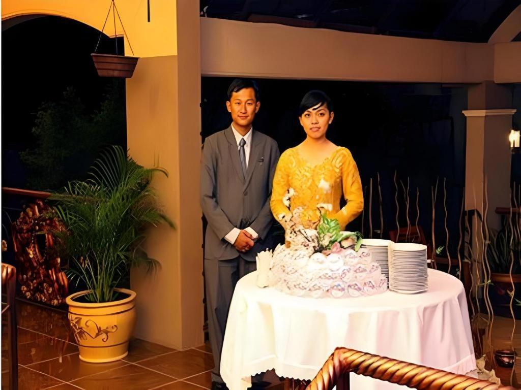 Patria Palace Hotel Blitar Extérieur photo