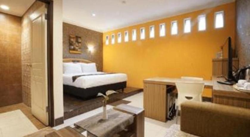 Patria Palace Hotel Blitar Extérieur photo