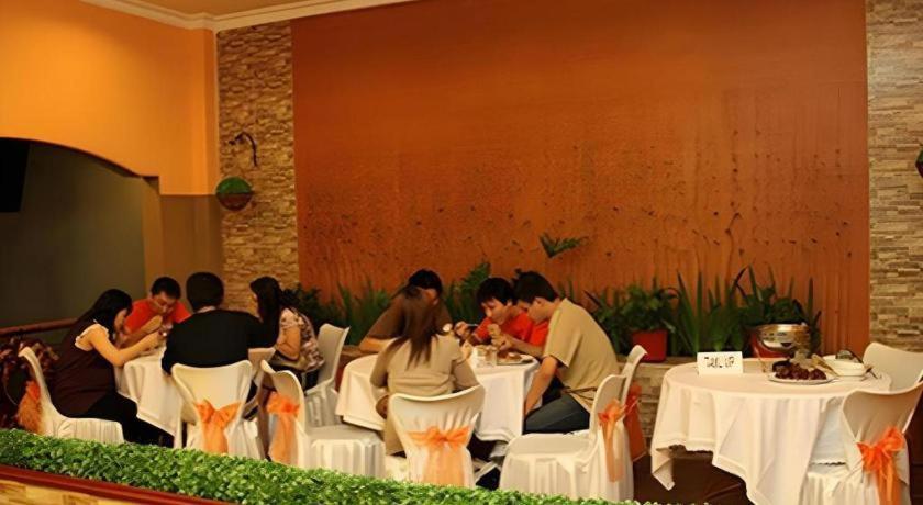 Patria Palace Hotel Blitar Extérieur photo