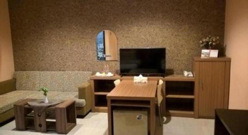 Patria Palace Hotel Blitar Extérieur photo