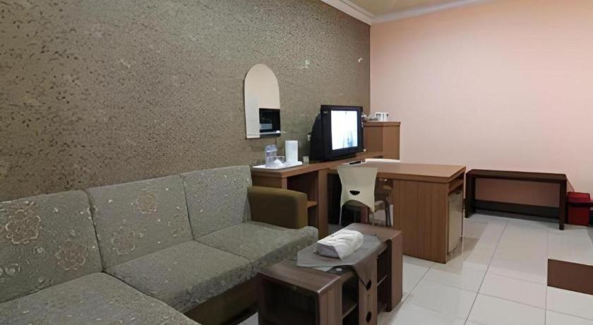 Patria Palace Hotel Blitar Extérieur photo