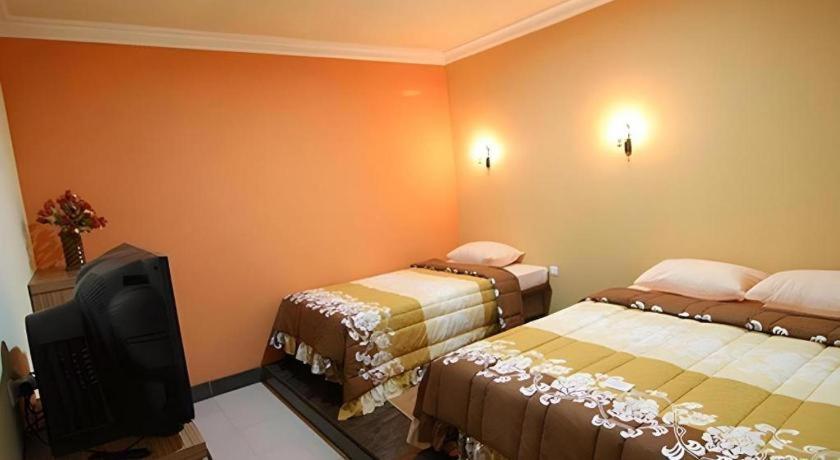 Patria Palace Hotel Blitar Extérieur photo