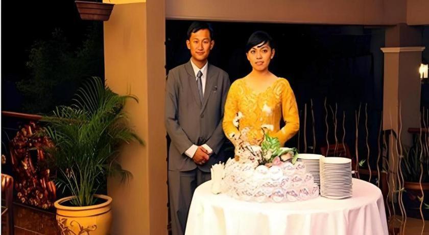 Patria Palace Hotel Blitar Extérieur photo
