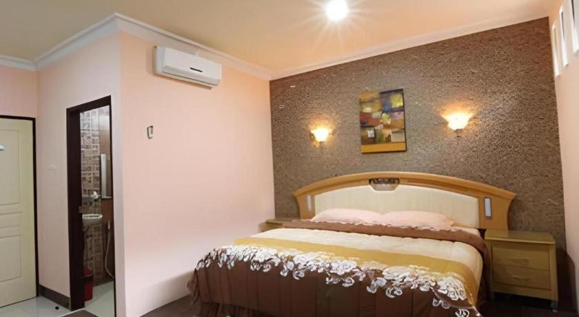 Patria Palace Hotel Blitar Extérieur photo