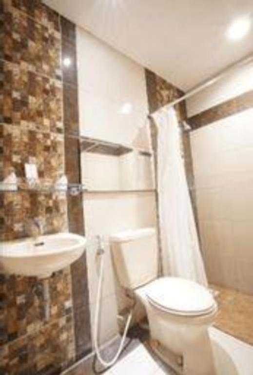 Patria Palace Hotel Blitar Extérieur photo