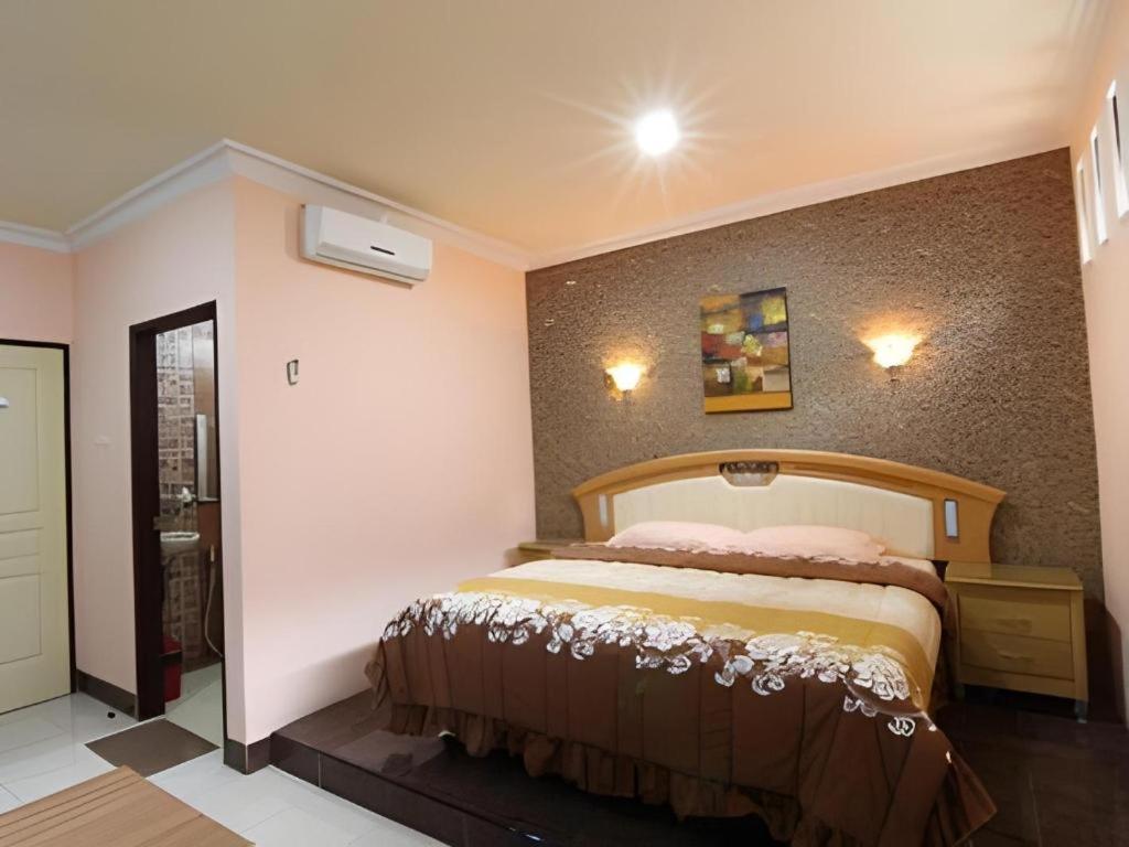 Patria Palace Hotel Blitar Extérieur photo