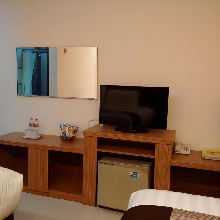 Patria Palace Hotel Blitar Extérieur photo