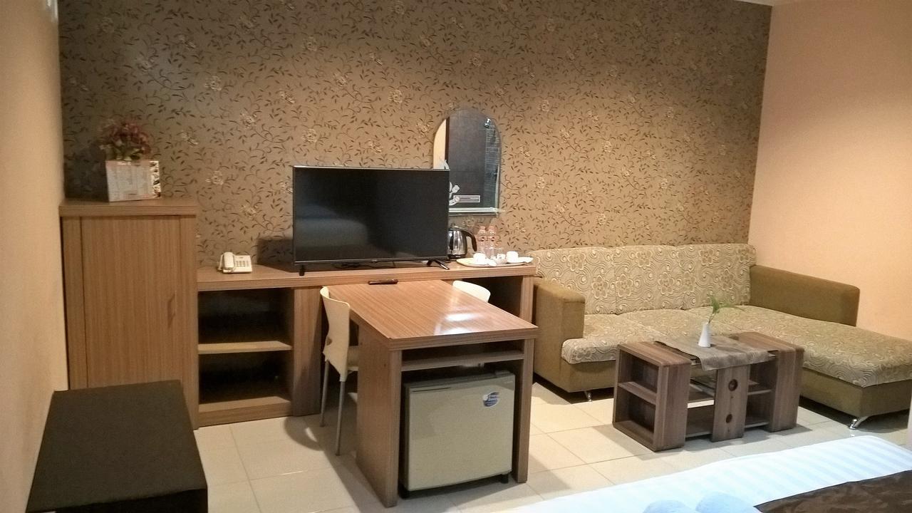 Patria Palace Hotel Blitar Chambre photo